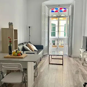 Cool Center Apartment