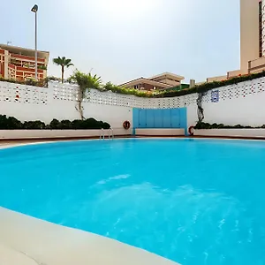 maravilloso-piso-con-piscina-en-playa-jardin.tenerifehoteles.net/