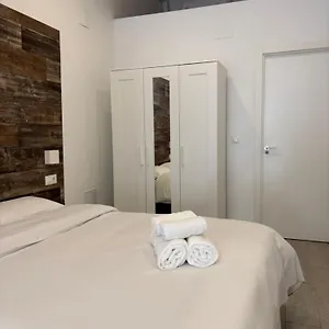 Hermoso Piso A 3 Min De La Estacion De Bus Y Tren Ave Apartment