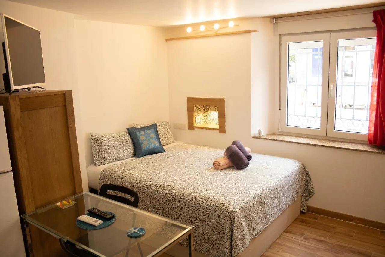 Malagueña Salerosa Apartamento - casa mata de 1 a 4 dormitorios con terraza o patio propio Málaga 0*,