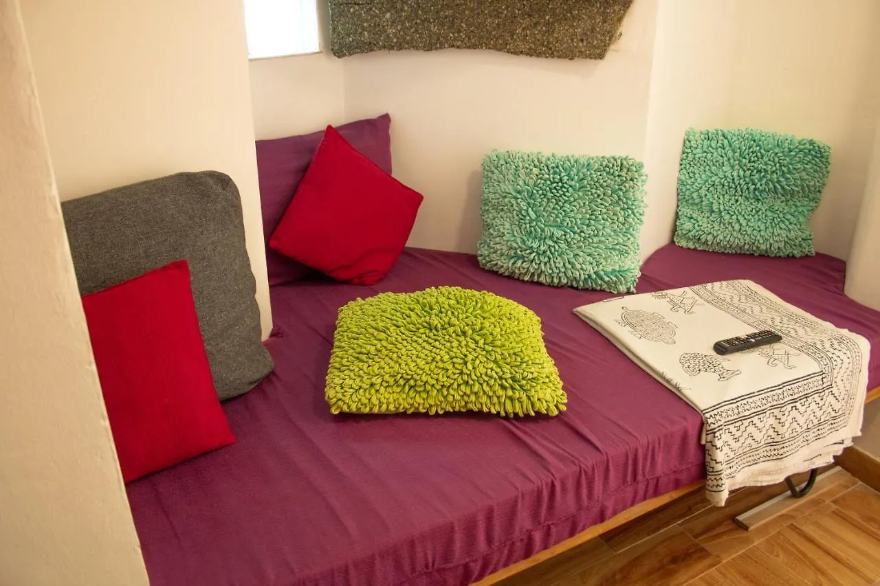 Malagueña Salerosa Apartamento - casa mata de 1 a 4 dormitorios con terraza o patio propio Málaga 0*,  España